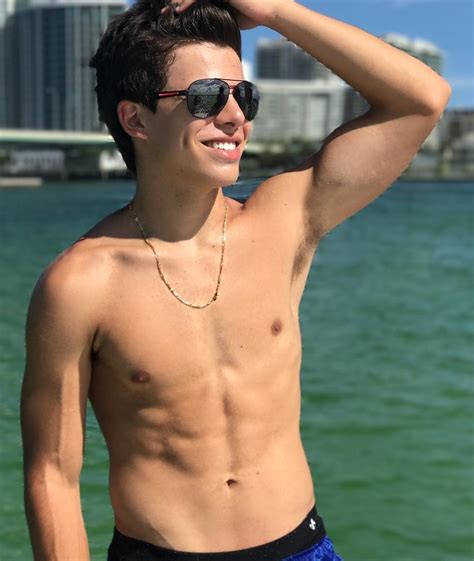 thomaz nudes|50 fotos de Thomaz Costa pelado mostrando o pênis